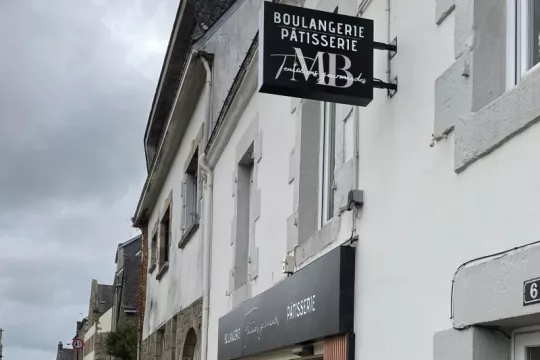 Enseignes drapeaux ajourées - 1