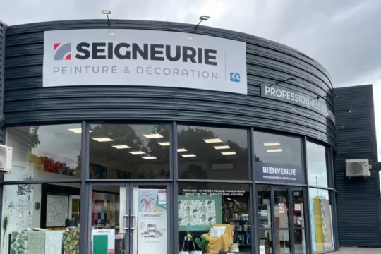 Industries, boostez votre visibilité avec la communication visuelle Waroch !