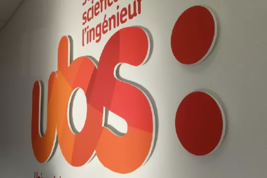 Collectivités et mairie : Valorisez vos espaces publics avec la communication visuelle Waroch ! - 1