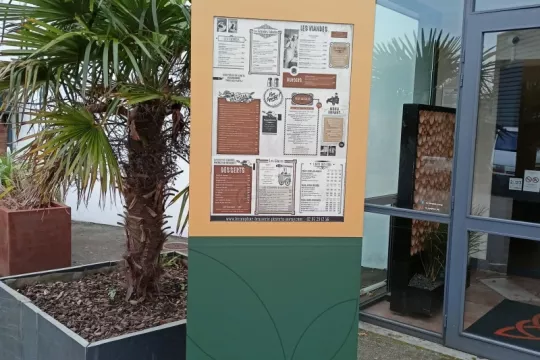 Totems publicitaires