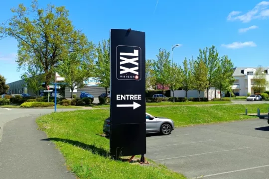Totems publicitaires - 3