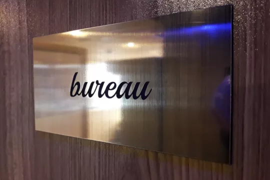 Plaques de porte personnalisées