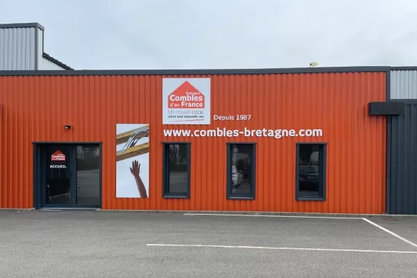 Une Enseigne 100% Sur-Mesure pour Combles d'en France à Ploëmel